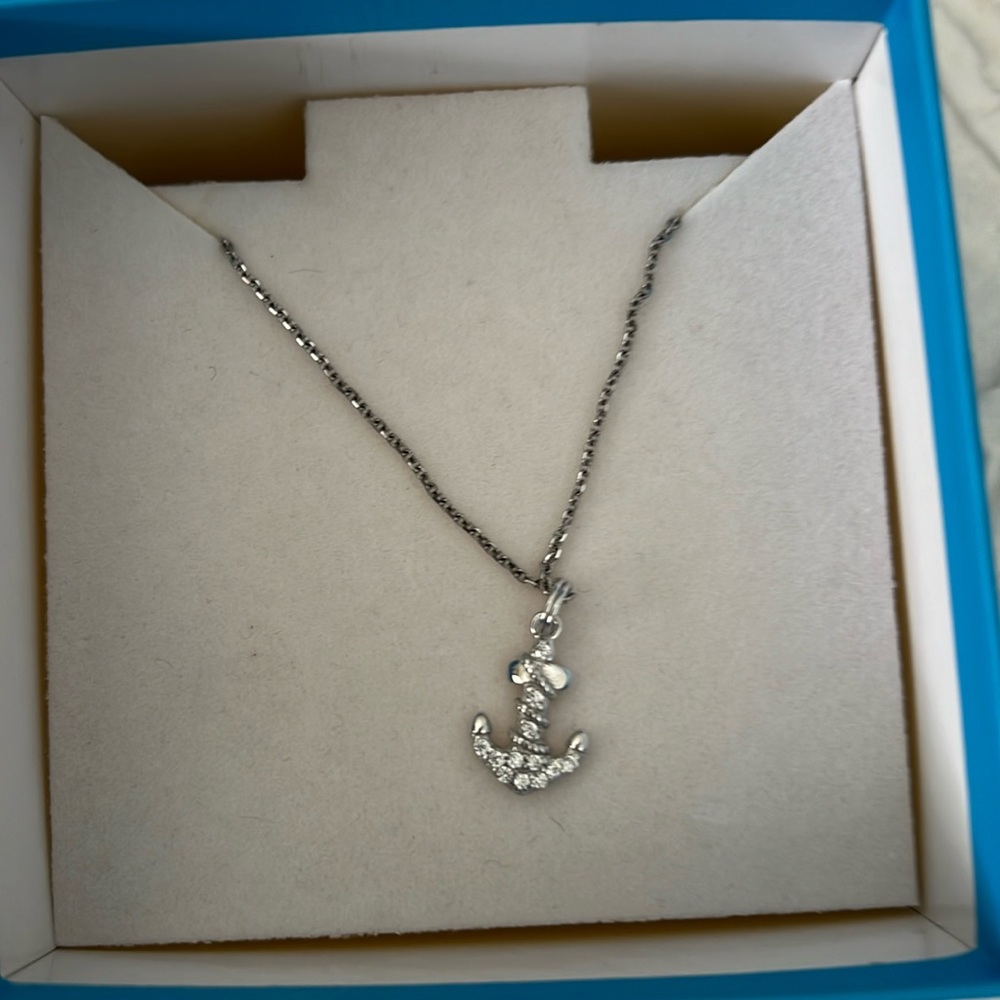 Cute anchor necklace